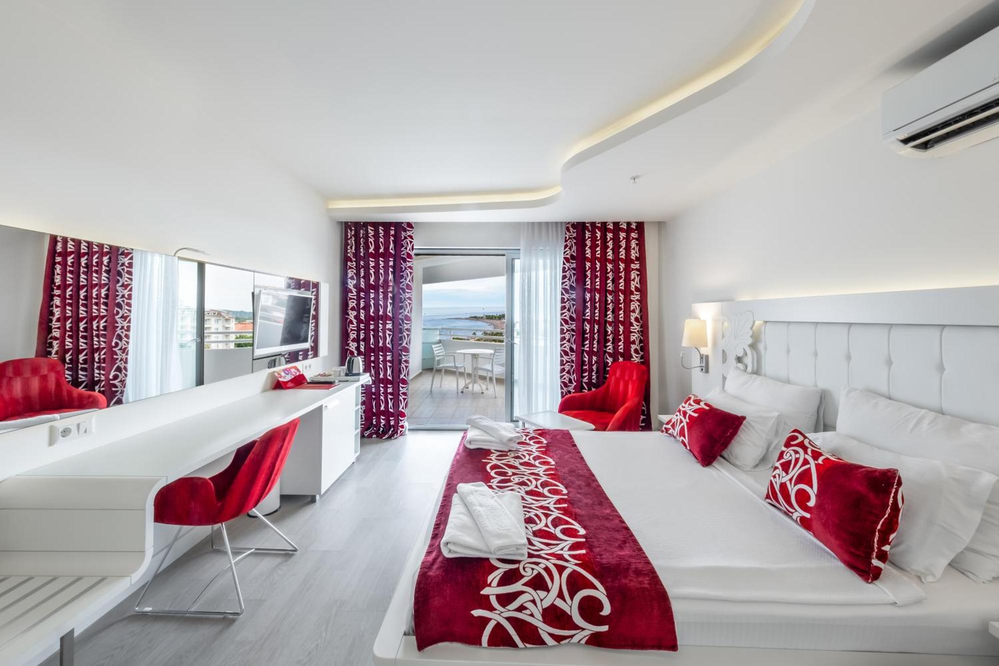 Deluxe Double Room with Sea View,1742974390:JPEG